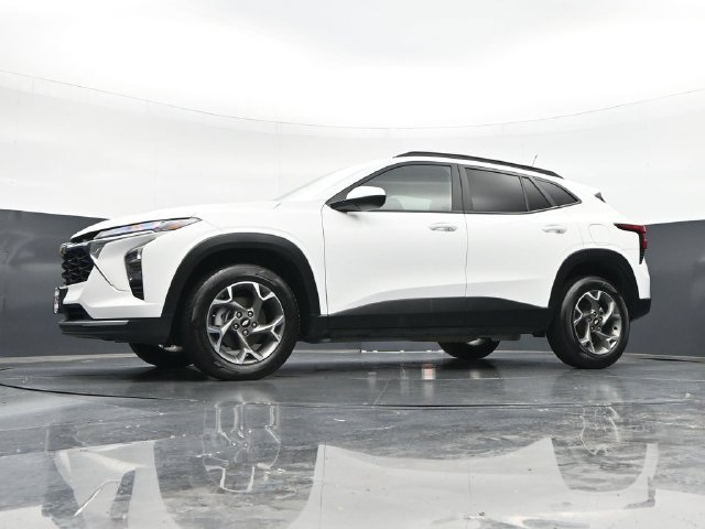 Used 2025 Chevrolet Trax LT FWD image 43