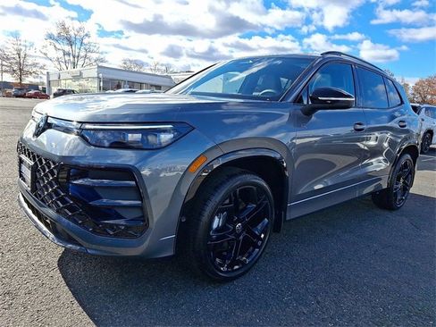 New 2026 Volkswagen Tiguan SE R-Line image 2