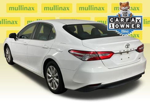 Used 2018 Toyota Camry LE image 11
