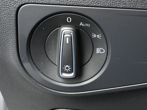 Used 2022 Volkswagen Tiguan SE image 15