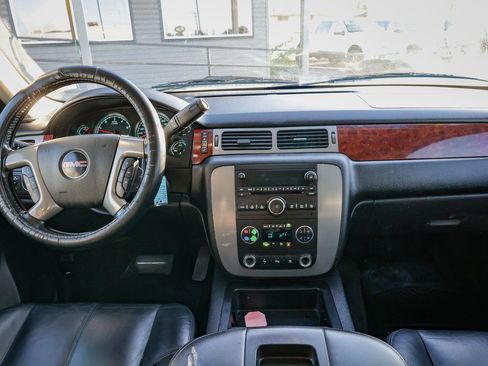 Used 2011 GMC Yukon XL SLT AWD/4WD image 22