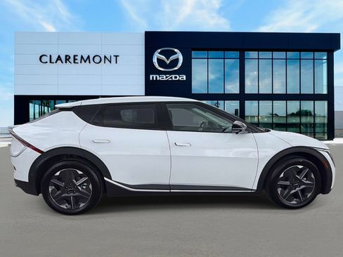 Used 2025 Kia EV6 Light w/ Light LR Technology Package RWD image 4