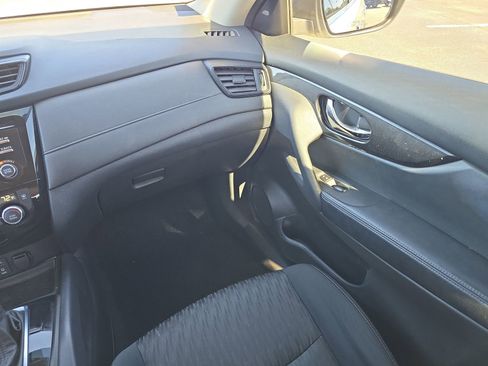 Used 2017 Nissan Rogue SV w/ Midnight Edition image 12