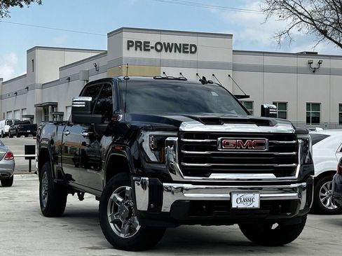 Used 2025 GMC Sierra 2500 SLT image 2