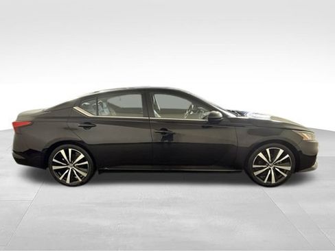 Used 2022 Nissan Altima 2.5 SR FWD image 9