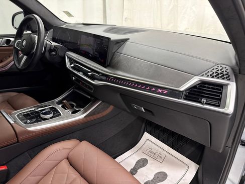 Used 2024 BMW X7 xDrive40i w/ Executive Package image 11