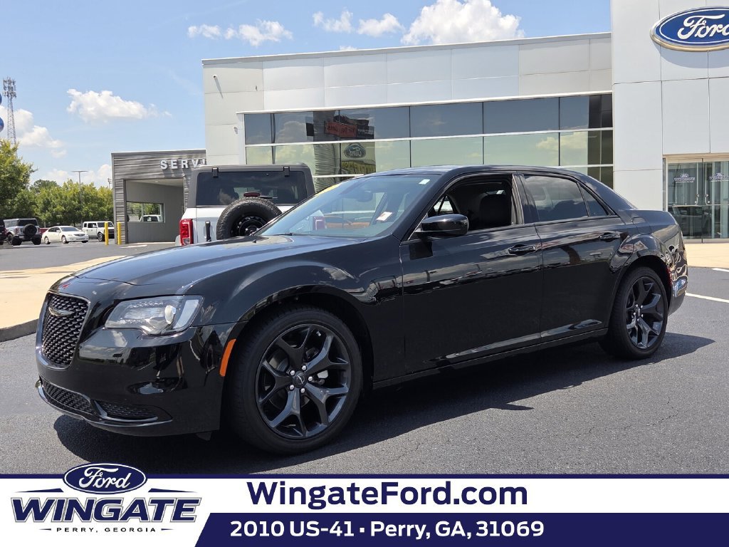 Used 2023 Chrysler 300 Touring w/ Sport Appearance Package RWD image 1