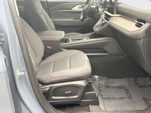 Used 2025 Ford Explorer Active AWD/4WD image 17
