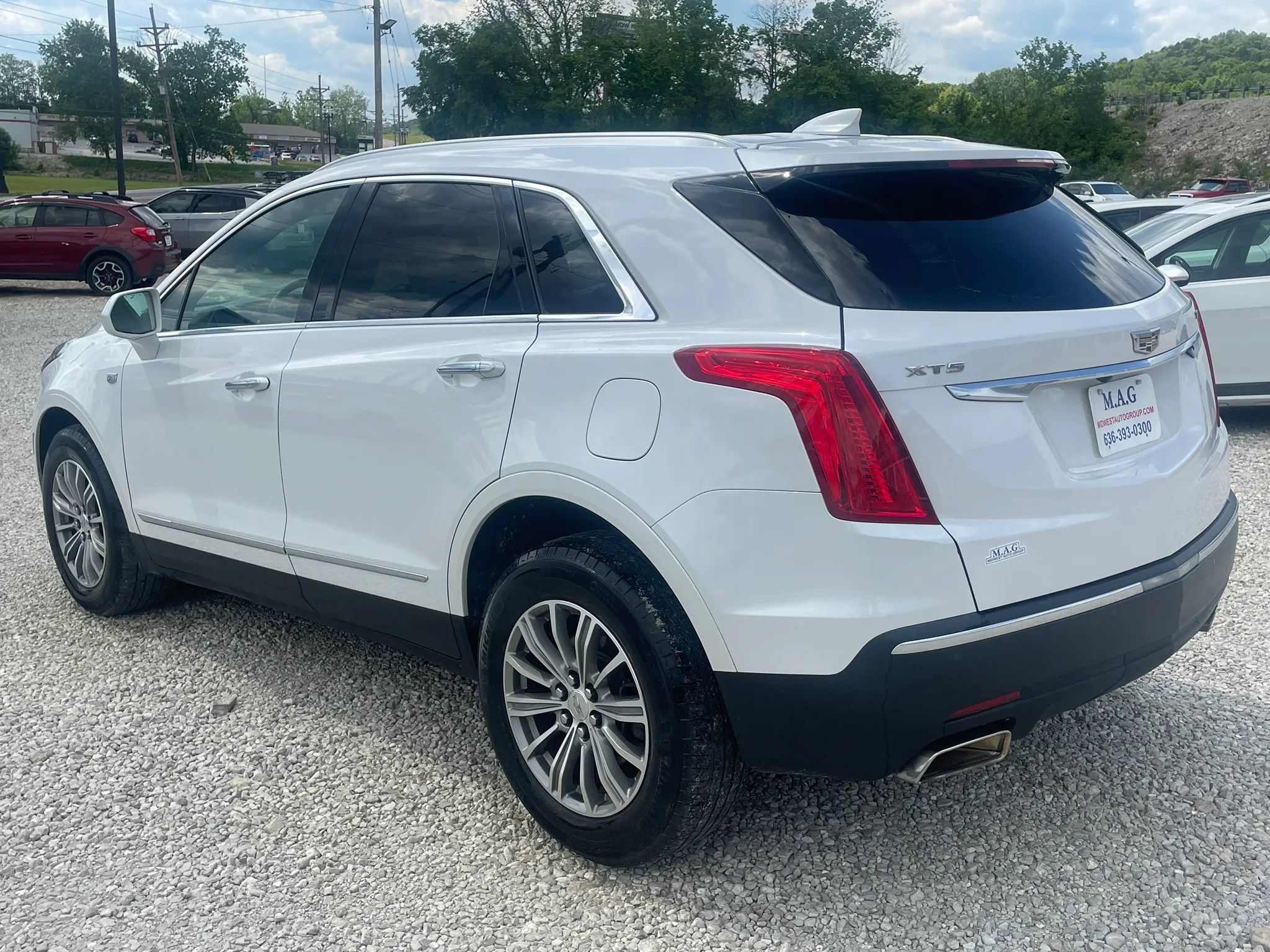 Used 2017 Cadillac XT5 Luxury w/ Driver Awareness Package FWD image 4