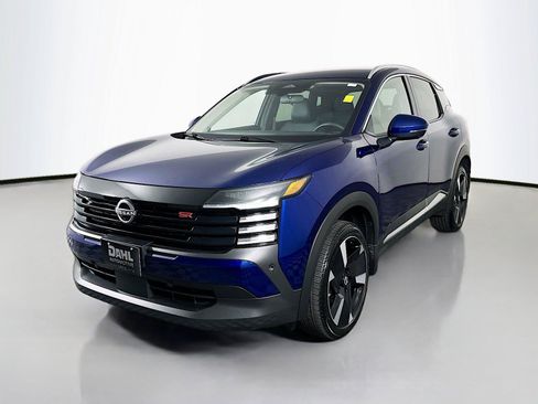 Used 2025 Nissan Kicks SR FWD image 4
