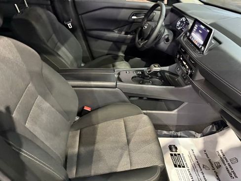 Certified 2025 Nissan Rogue SV image 29