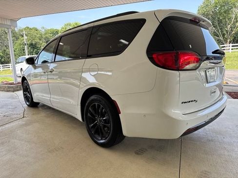 Used 2020 Chrysler Pacifica Touring-L w/ Advanced Safetytec Group AWD/4WD image 8