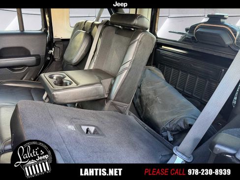 Used 2022 Jeep Wrangler Unlimited Sahara image 12