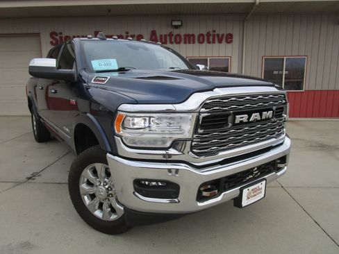 Used 2022 RAM 2500 Limited AWD/4WD image 1