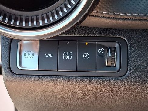 Used 2025 Chevrolet Equinox LT AWD/4WD image 25