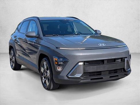 Used 2025 Hyundai Kona SEL FWD image 3