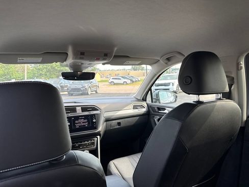 Used 2023 Volkswagen Tiguan SE FWD image 25
