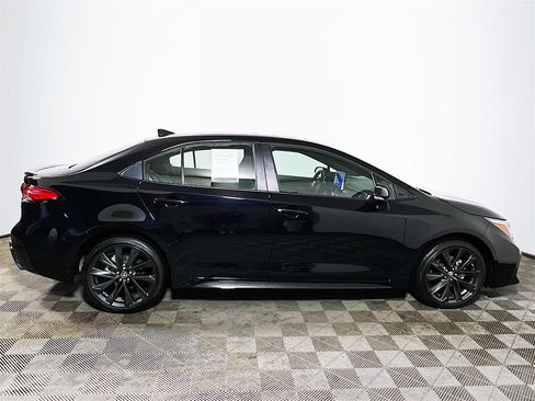 Used 2025 Toyota Corolla SE image 9