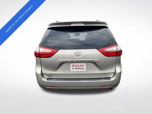 Used 2015 Toyota Sienna XLE FWD image 4