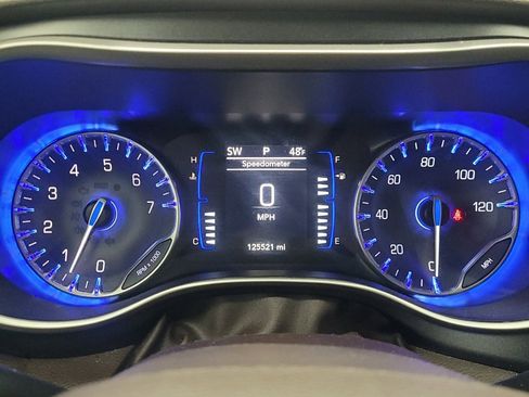 Used 2020 Chrysler Pacifica Touring image 23