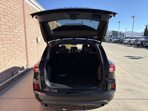Used 2023 Ford Escape ST-Line AWD/4WD image 6