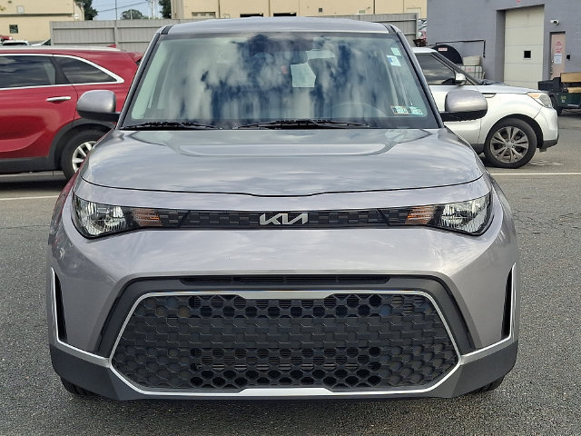 Used 2025 Kia Soul LX w/ LX Technology Package FWD image 2