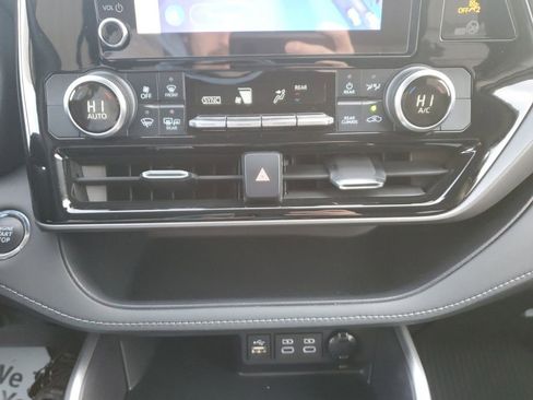 Used 2023 Toyota Highlander LE image 17