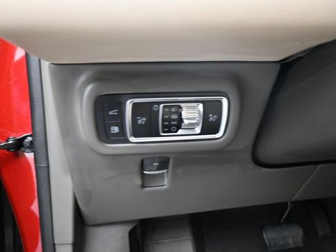 Used 2025 Lincoln Nautilus Premier image 12