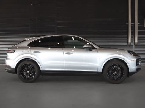 Certified 2025 Porsche Cayenne Coupe image 11