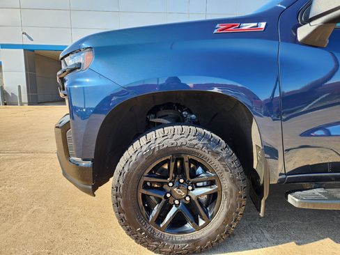 Used 2021 Chevrolet Silverado 1500 LT Trail Boss w/ Convenience Package II image 9