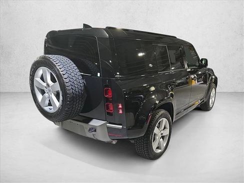 Used 2024 Land Rover Defender 110 X-Dynamic SE image 5