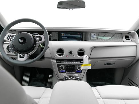 Used 2024 Rolls-Royce Phantom Extended Wheelbase w/ Leather Finishing Pack image 4