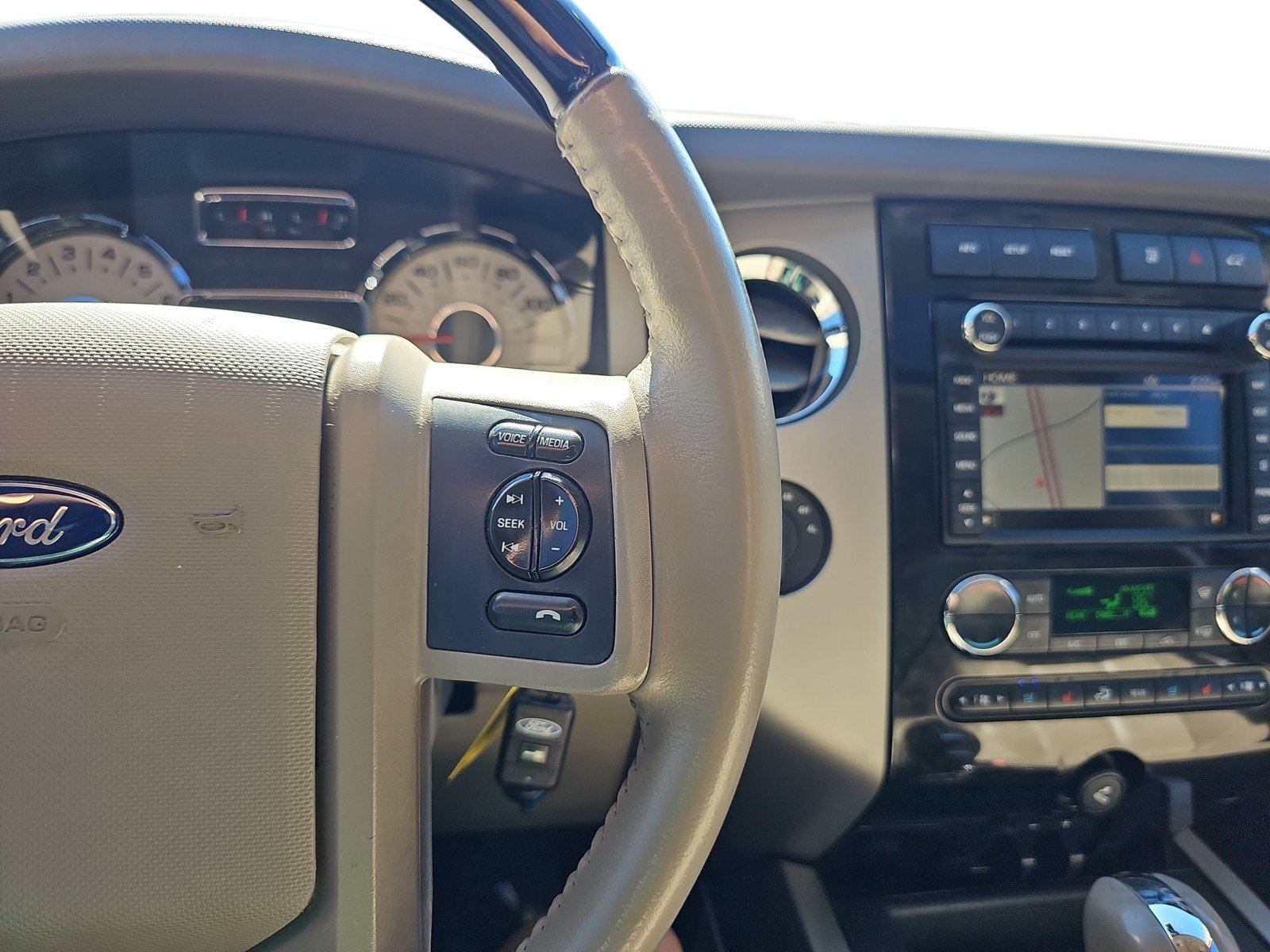 Used 2014 Ford Expedition Limited w/ Equipment Group 301A AWD/4WD image 15