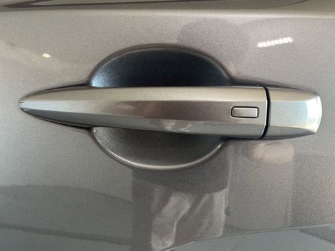 Used 2022 Nissan Rogue SV FWD image 40