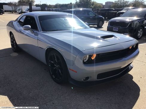 Used 2022 Dodge Challenger R/T w/ Plus Package image 4