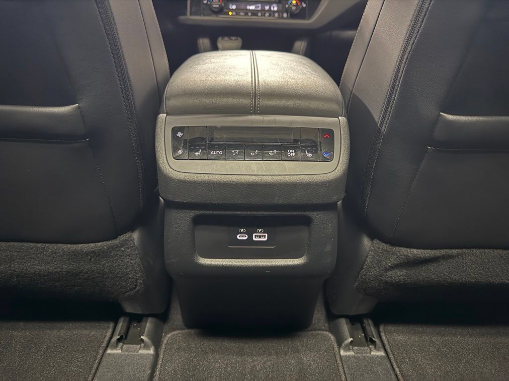 Used 2025 Nissan Pathfinder SL w/ SL Premium Package AWD/4WD image 18