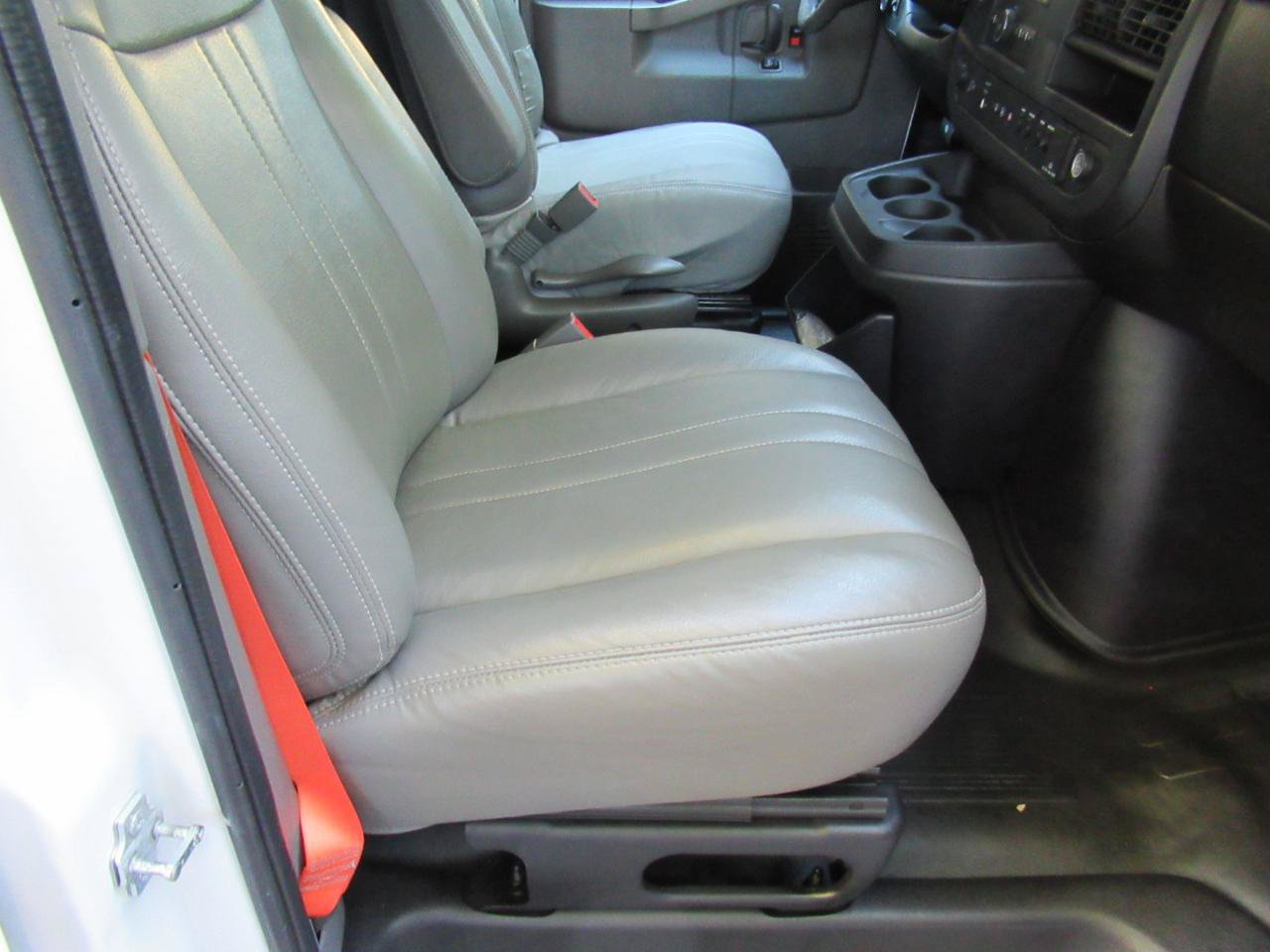 Used 2017 Chevrolet Express 2500 RWD image 15