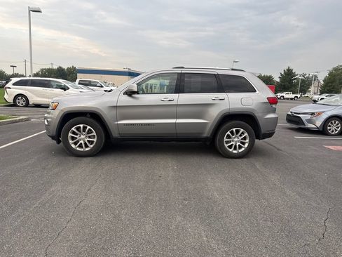 Used 2021 Jeep Grand Cherokee Laredo w/ Security & Convenience Group AWD/4WD image 3