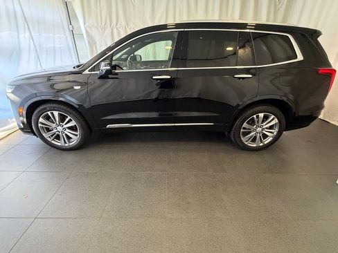 Used 2023 Cadillac XT6 Premium Luxury AWD/4WD image 2