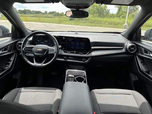 Used 2025 Chevrolet Equinox LT AWD/4WD image 13