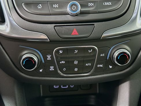 Used 2021 Chevrolet Equinox LT FWD image 23