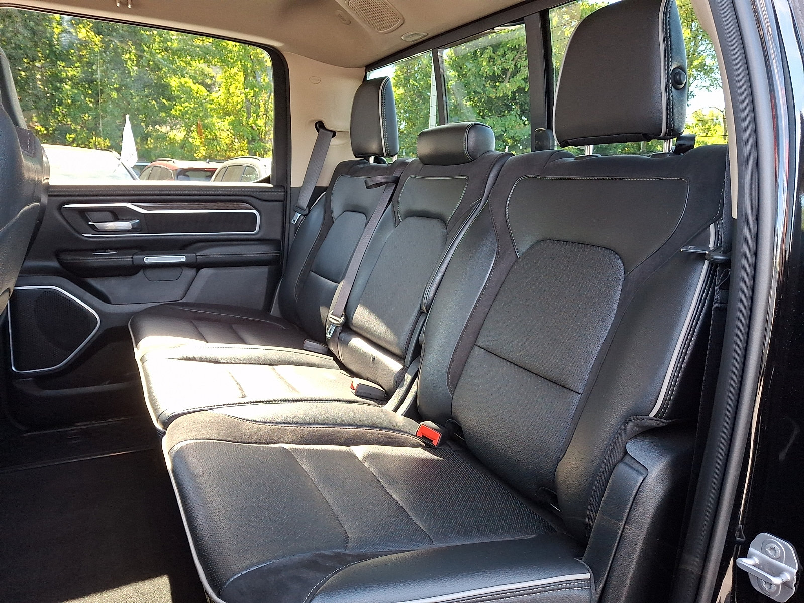 Used 2020 RAM 1500 Laramie AWD/4WD image 9