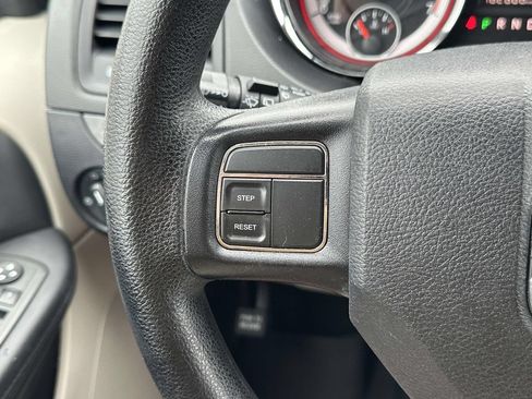 Used 2013 Dodge Grand Caravan SE FWD image 23