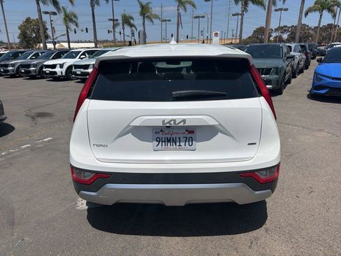 Used 2023 Kia Niro LX FWD image 5