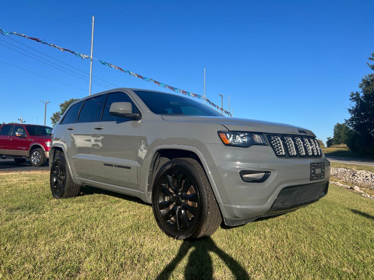 Used 2021 Jeep Grand Cherokee Laredo X RWD image 4