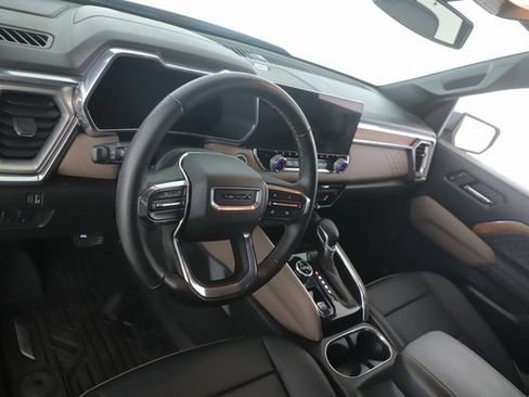 Used 2024 GMC Canyon Denali image 17