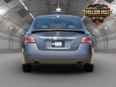 Used 2015 Nissan Altima 2.5 S w/ Special Edition Package FWD image 4