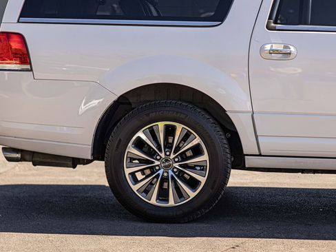 Used 2017 Lincoln Navigator L Select AWD/4WD image 11