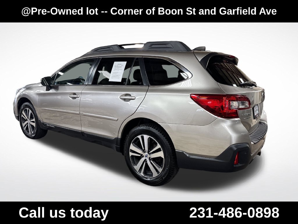 Used 2018 Subaru Outback 2.5i Limited AWD/4WD image 3