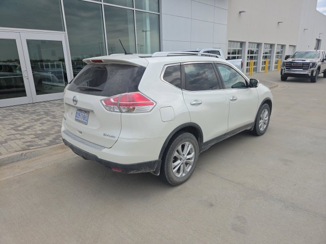 Used 2016 Nissan Rogue SV AWD/4WD image 3